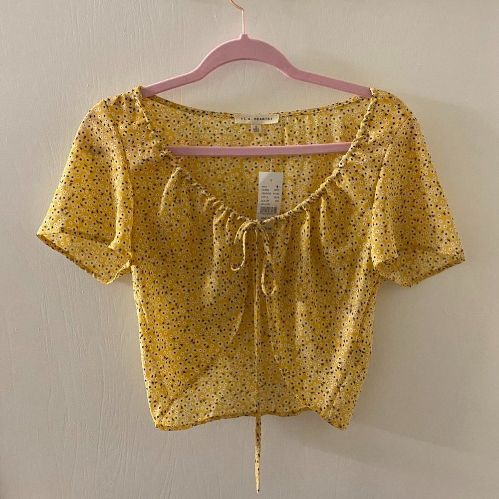 NWT Pacsun Yellow Daisy Tie Front Top Size Small